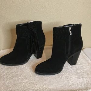 Jessica Simpson black leather suede booties in EUC with black tassels. Size 9.5.
